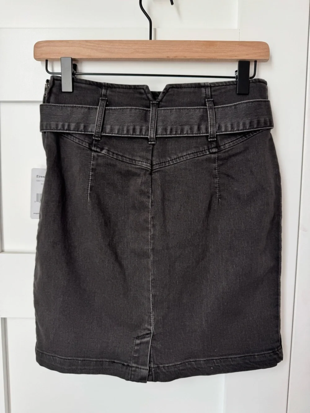 Free People Livin It Up Denim Pencil Mini Skirt in Worn Black size 4 NWT - Picture 7 of 10